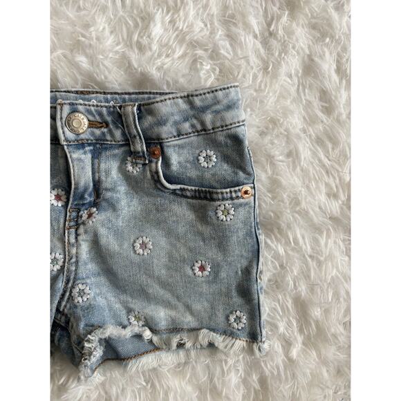 Cat & Jack Girls Sz. 4/5 Flower Design “ Short” Jean Shorts. Cute, Comfortable - Picture 2 of 9